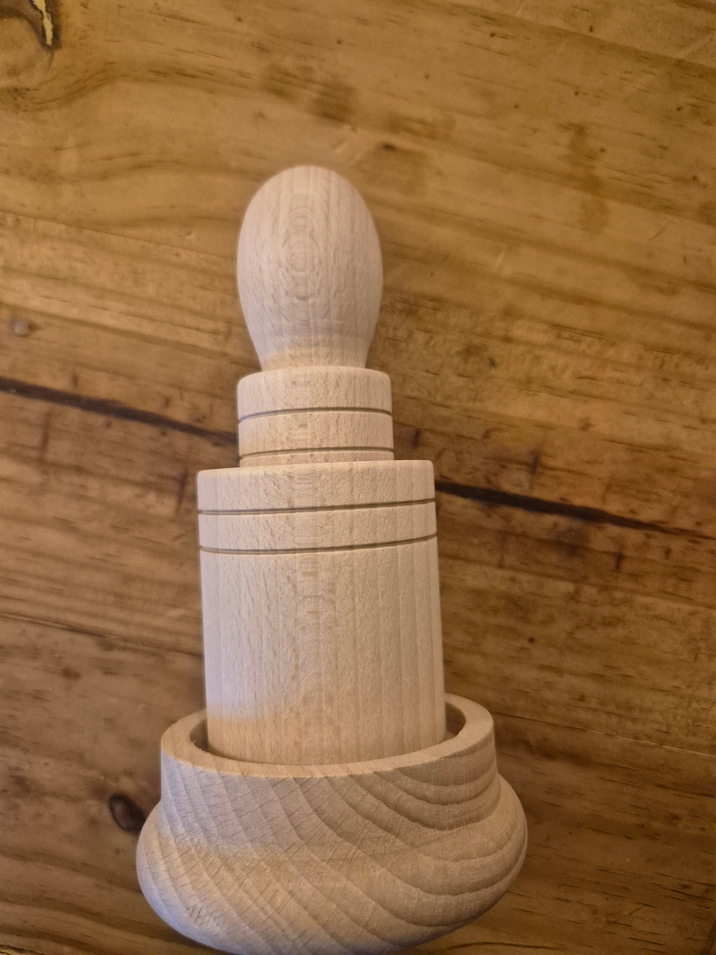 Paper pot press in 2 sizes.