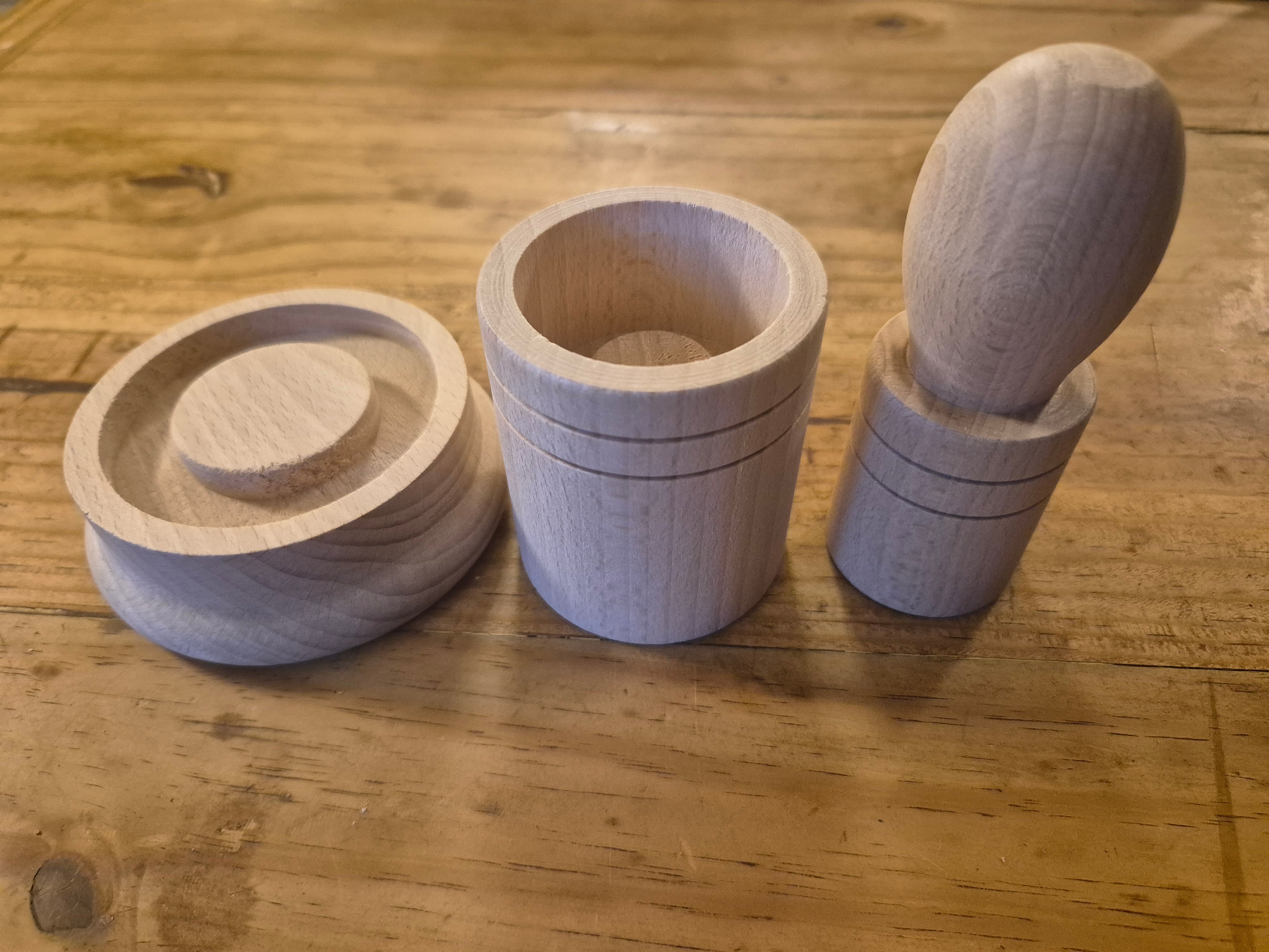 Paper pot press in 2 sizes.